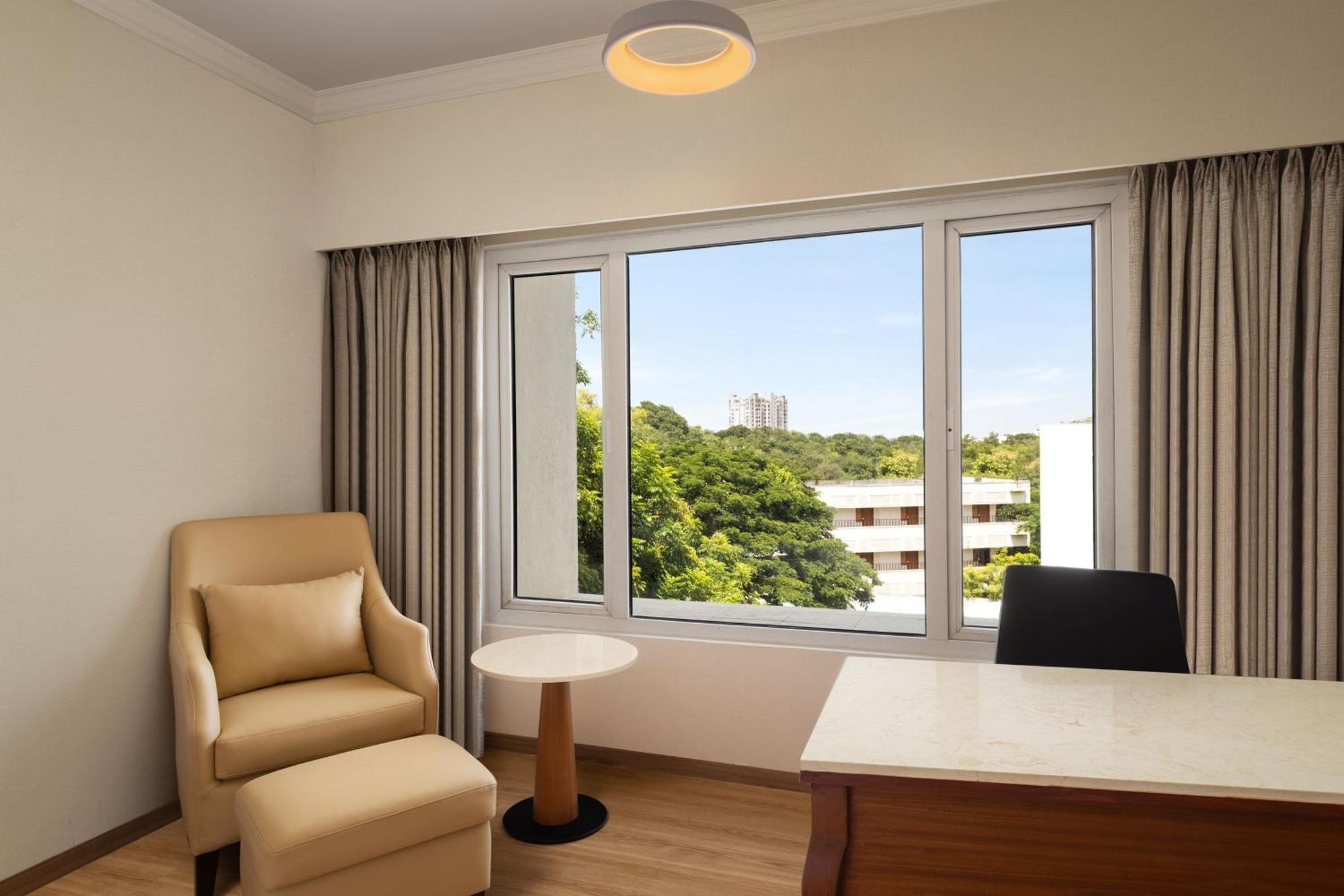 Courtyard By Marriott Tiruchirappalli Exterior photo