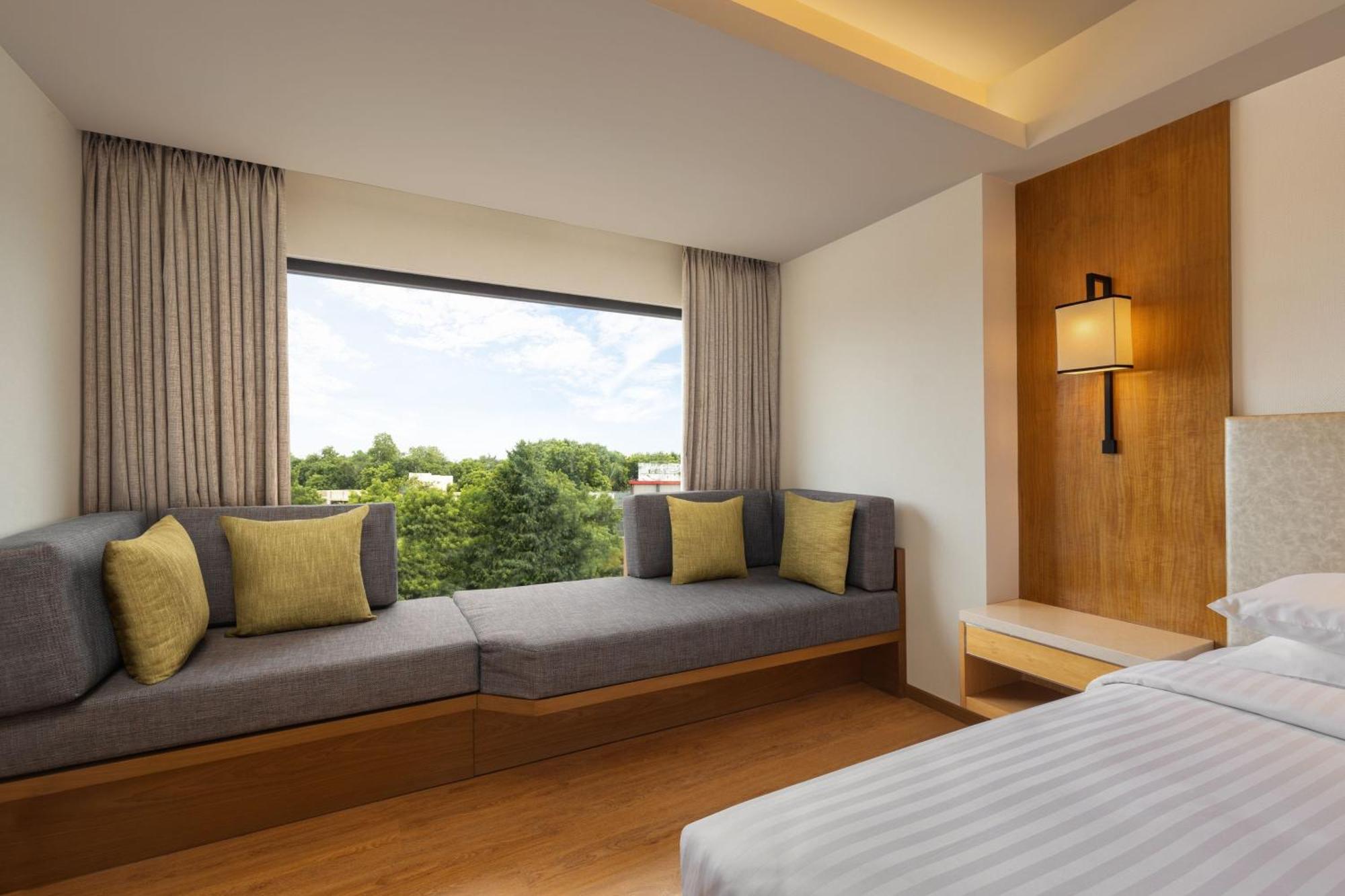 Courtyard By Marriott Tiruchirappalli Exterior photo