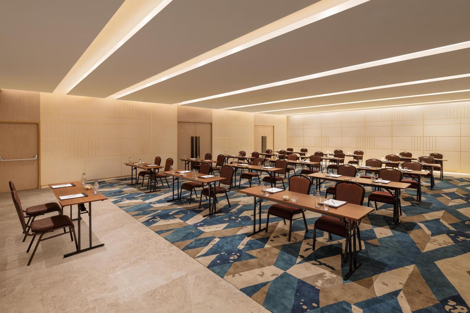 Courtyard By Marriott Tiruchirappalli Exterior photo