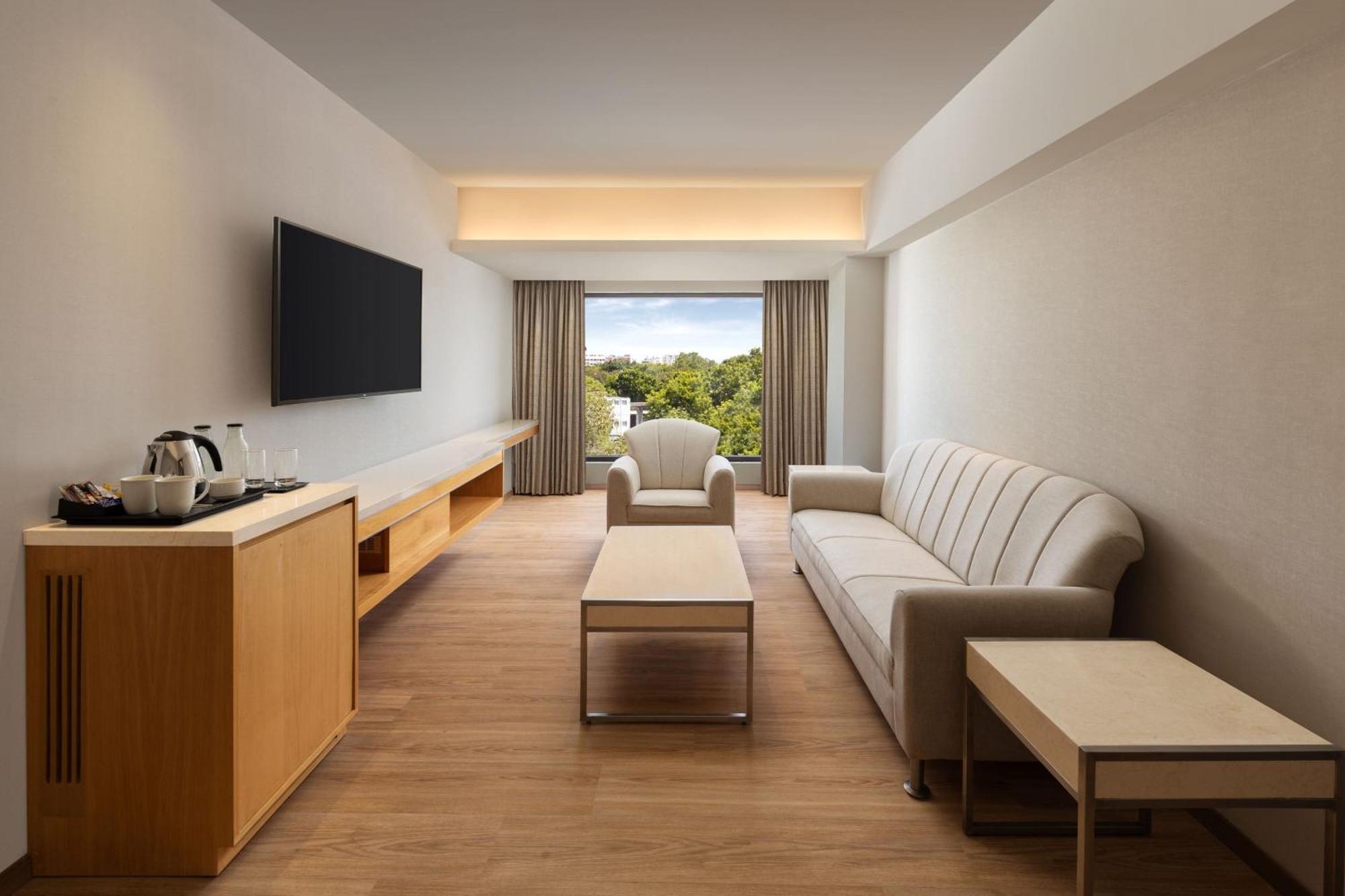 Courtyard By Marriott Tiruchirappalli Exterior photo